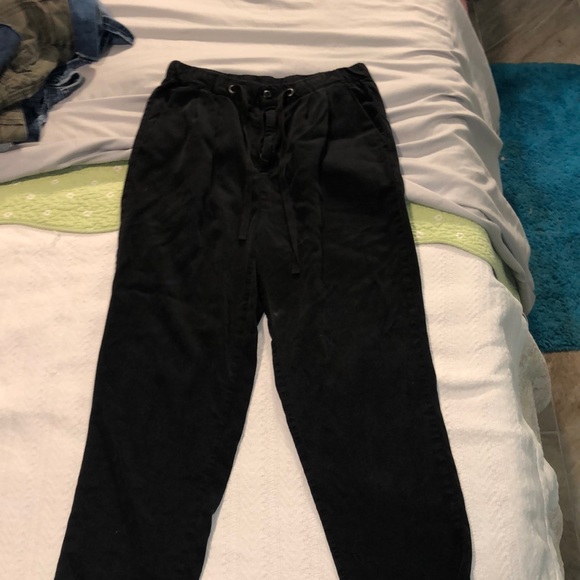 American Eagle Outfitters Pants - American eagle black dress pants// size 6 // stretchy // button &zipper